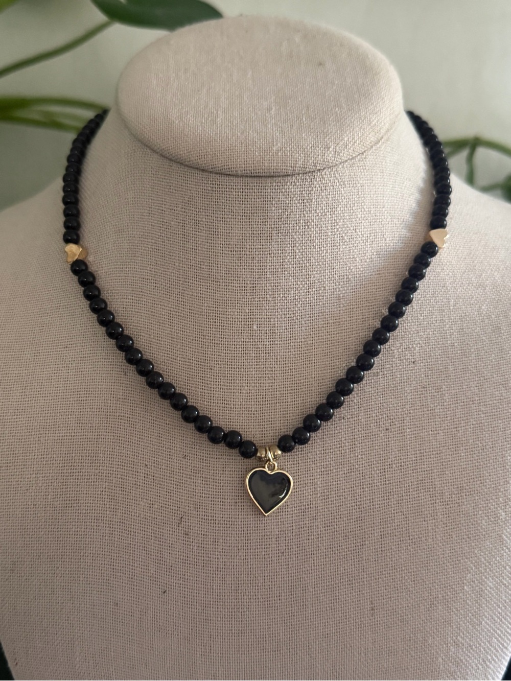 Vintage Dainty Black & Gold Glass Beads Floating Heart Charm Necklace